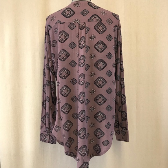 Lira Mauve Boho Print Scoop Hem Long Sleeve Blouse - Picture 6 of 12
